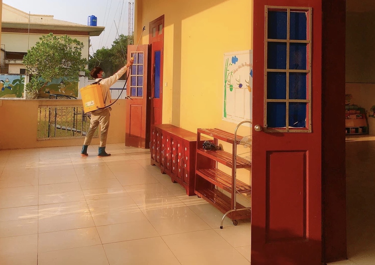 Phun thuốc khử khuẩn